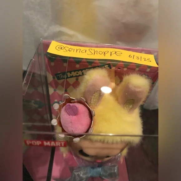 Labubu Let’s Checkmate QUEEN Vinyl Face Plush Pendant - Picture 7 of 11
